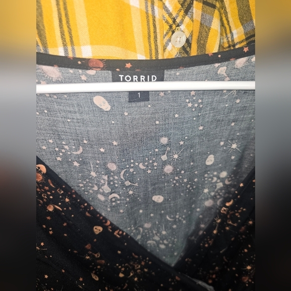 Torrid 2x Babydoll Challis Surplice Tie-Front Top Skull - Picture 5 of 6